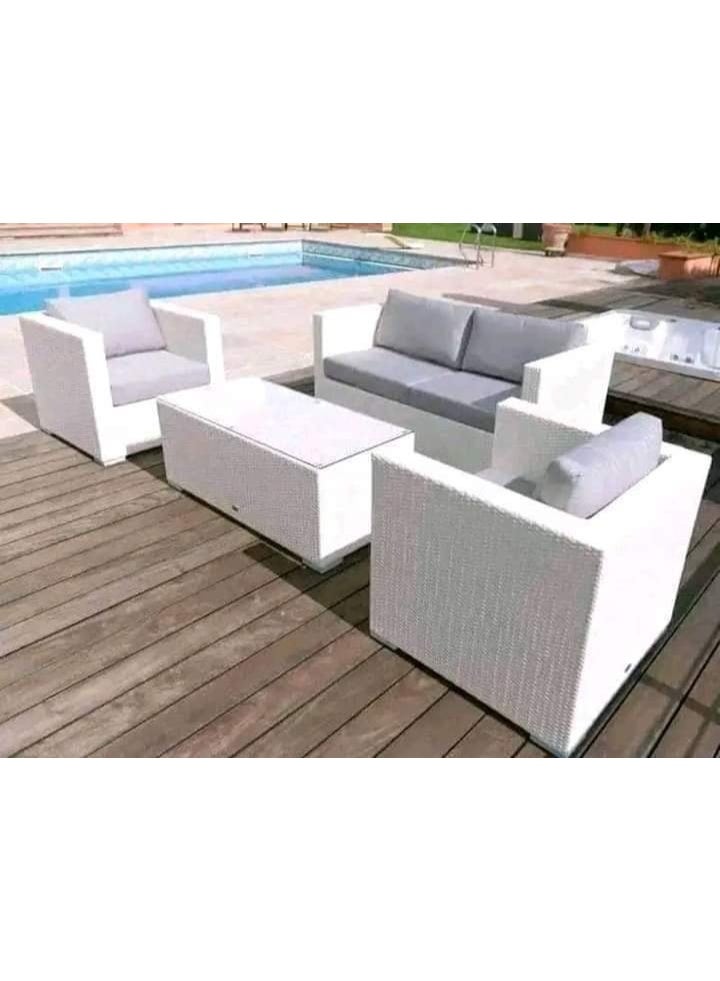 طقم راتان مكون من كنبة مقاس140*70 و2كرسى مقاس 80*70 اترتفاع 70 وترابيزة مقاس 60*90 ارتفاع 35 خامة القماش جاكوار الخامة الاساسية معدن وراتان